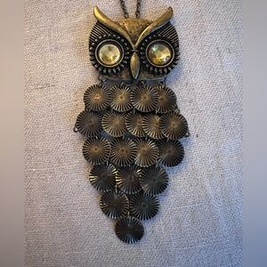 Statement owl chain pendant. Comes with a 28’ matching chain.
